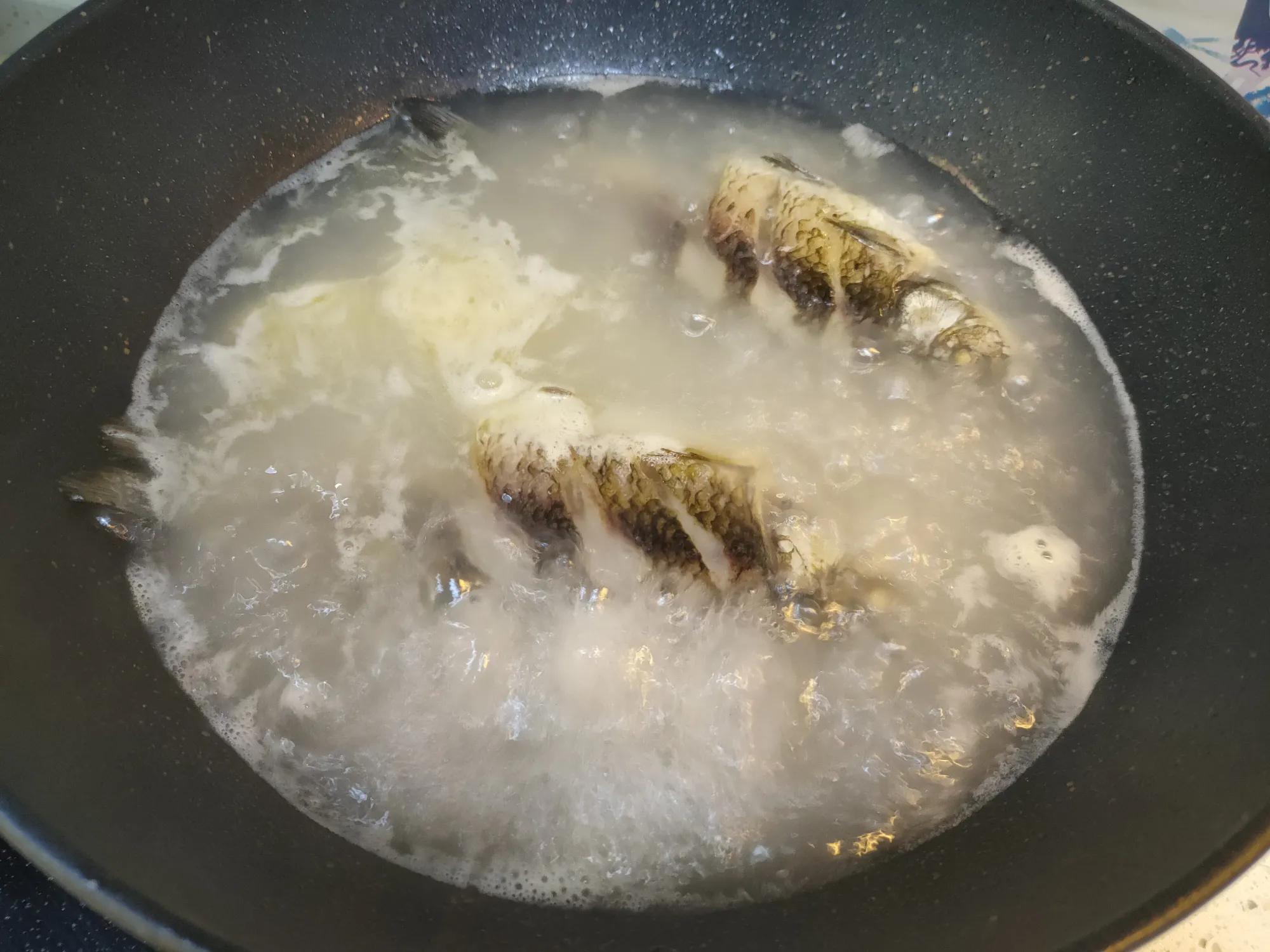 鯽魚湯的做法