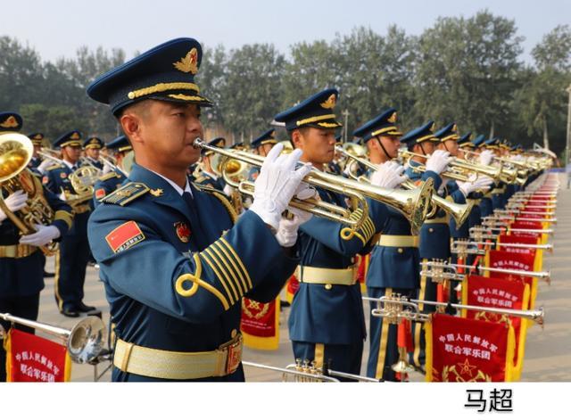 國慶70周年閱兵儀式觀后感，國慶70周年閱兵儀式震撼心靈，民族自豪感油然而生